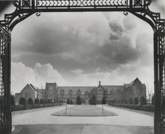 Ƶapp seen through gates in 1959