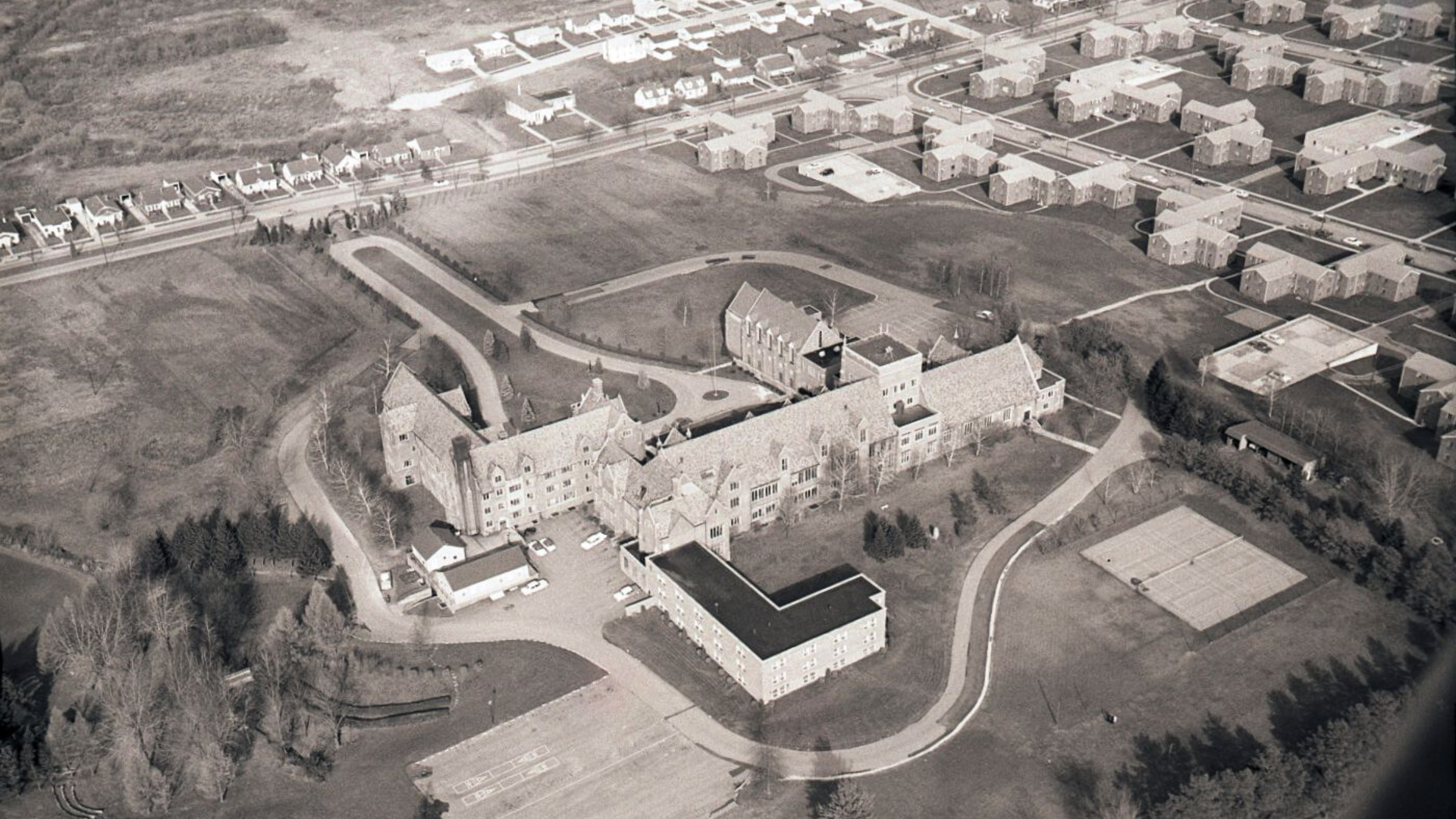 an arial photo of Ƶapp College in the 1930s